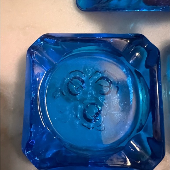 Rare- Vintage Cobalt Blue MCM Rose Pattern Ashtray Set of 4 with Matching Tray - Picture 3 of 16